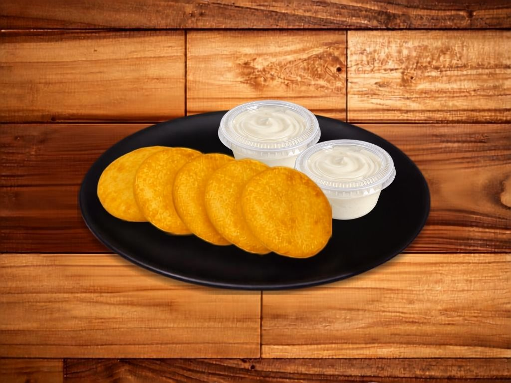 5 arepitas fritas con nata Mas Q Empanadas