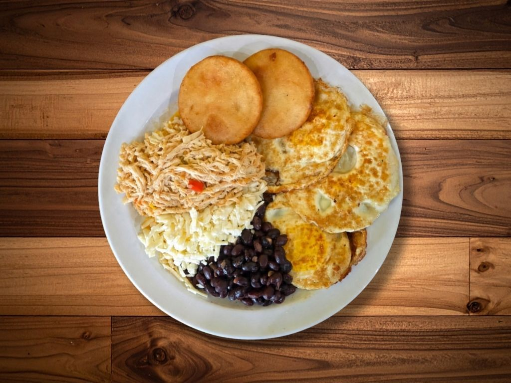 Desayuno de la Casa Mas Q Empanadas