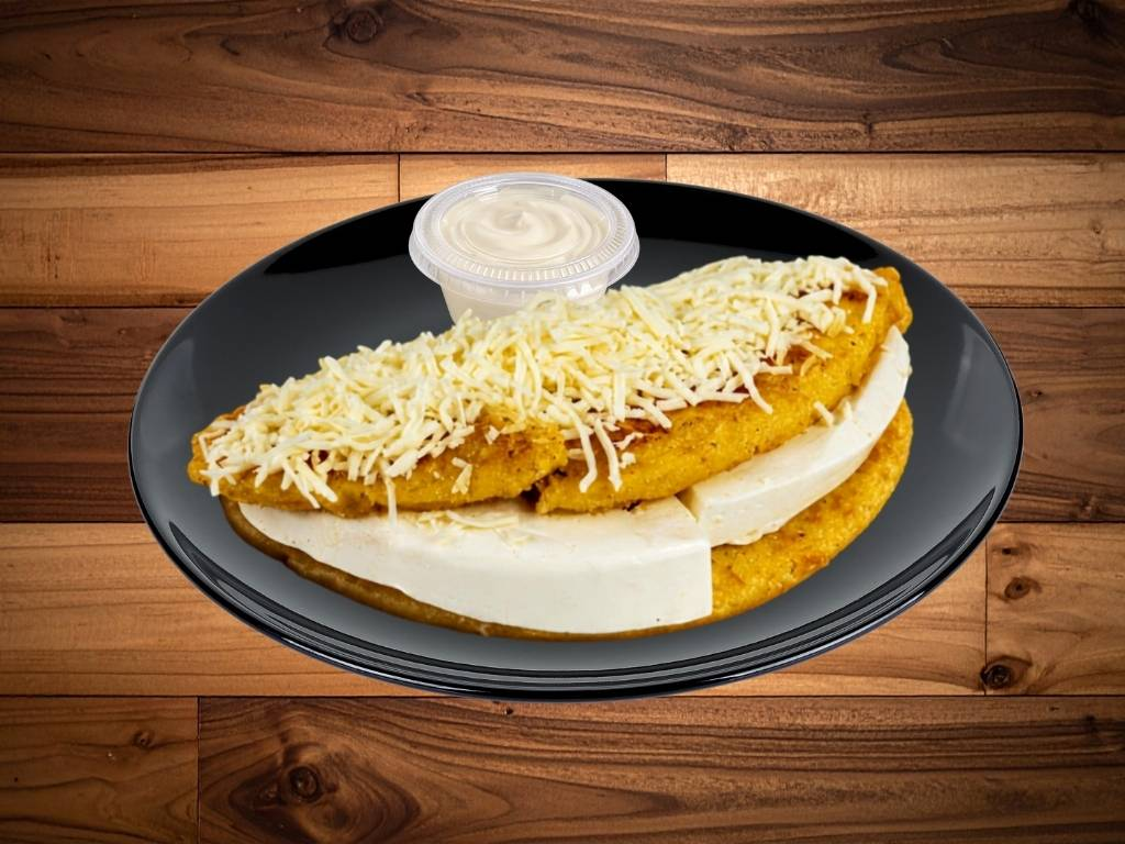 Cachapa Clásica venezolana con queso blanco Mas Q Empanadas
